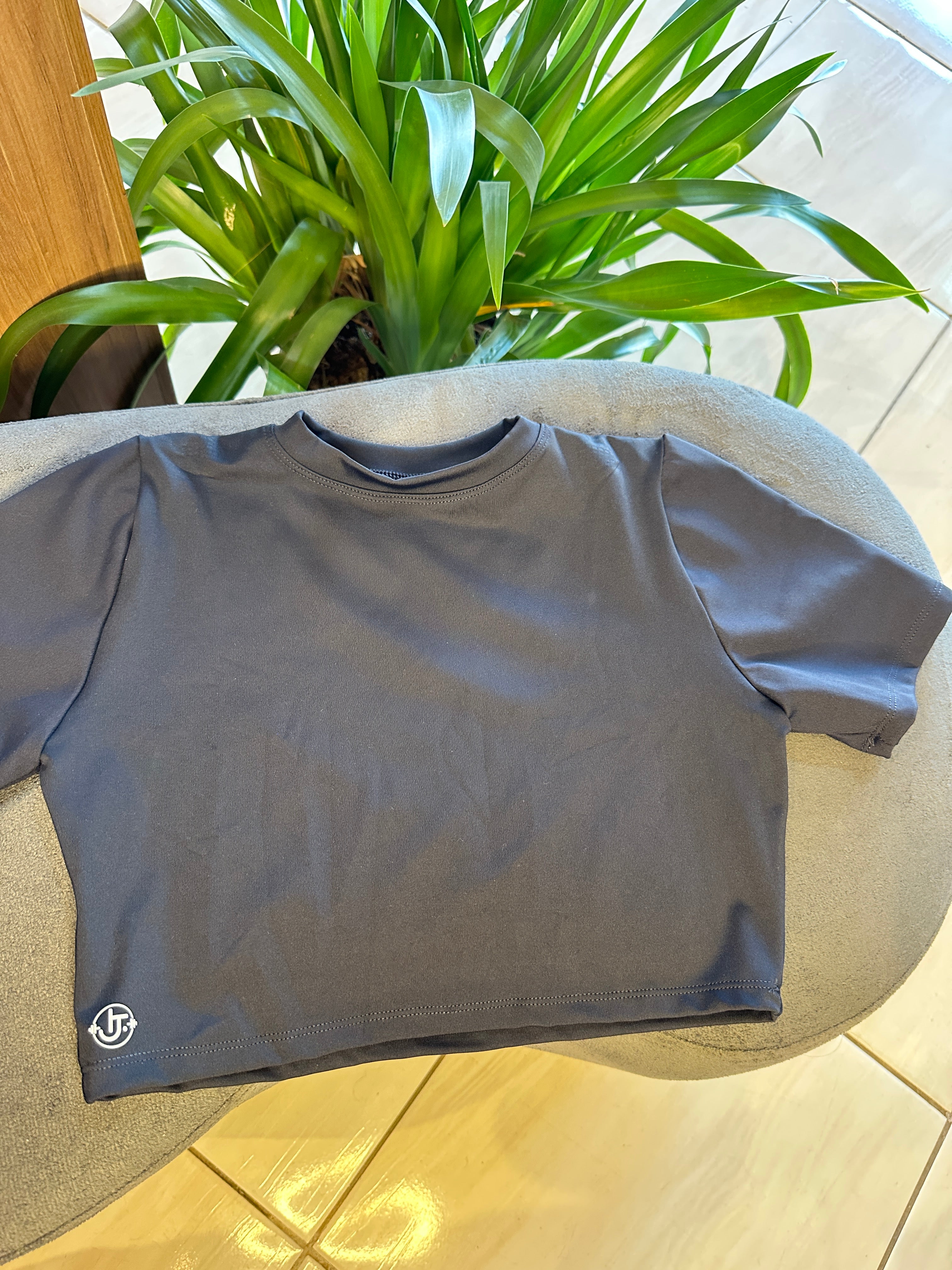 Cropped Manga Curta Gola Alta Fitwear