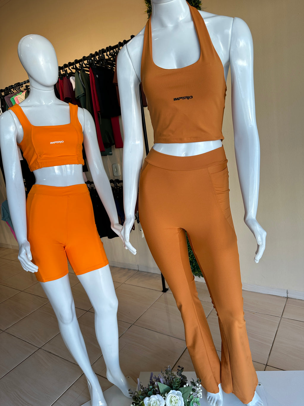 Conjunto Fitness calça flare e blusa frente única